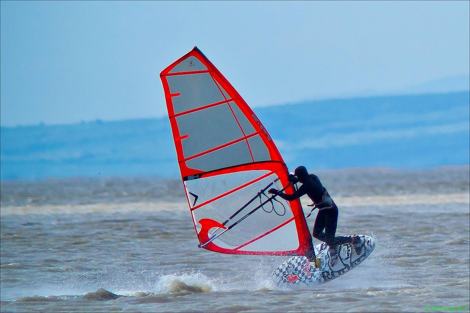 windsurfing-71023_960_720
